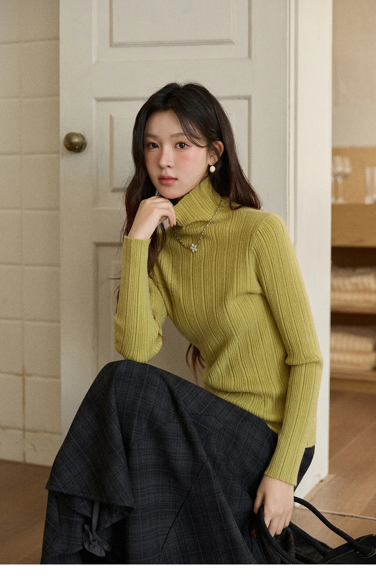 MISHOW Women's Long-sleeved Tops 2025 Winter Simple Solid Turtleneck Sweater Vertical Ribbed Slim Fit Casual Top MXE86Z2656