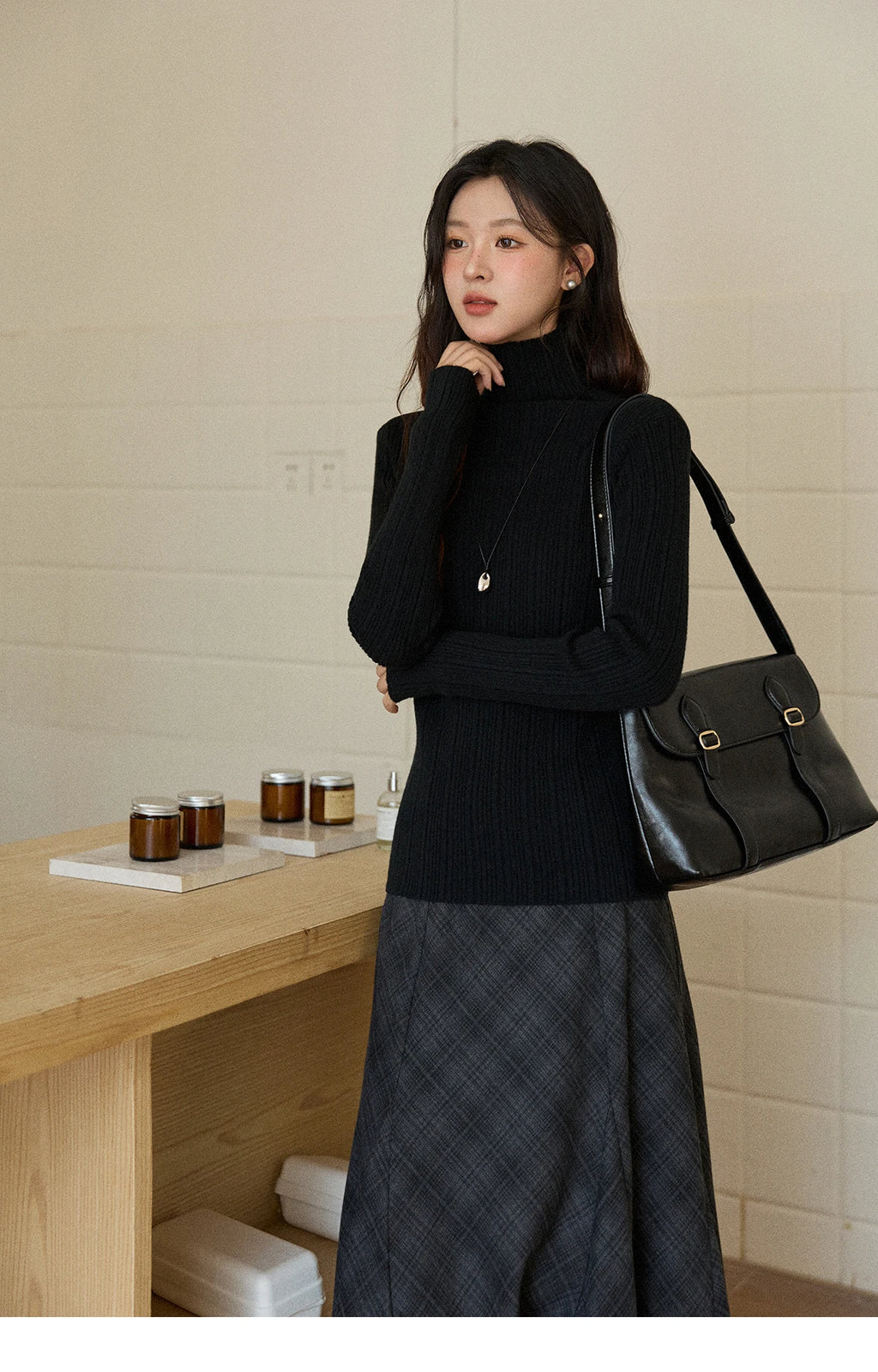 MISHOW Women's Long-sleeved Tops 2025 Winter Simple Solid Turtleneck Sweater Vertical Ribbed Slim Fit Casual Top MXE86Z2656