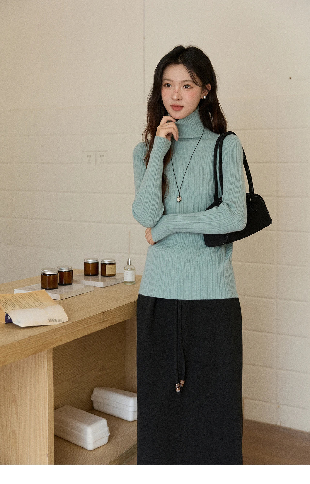 MISHOW Women's Long-sleeved Tops 2025 Winter Simple Solid Turtleneck Sweater Vertical Ribbed Slim Fit Casual Top MXE86Z2656